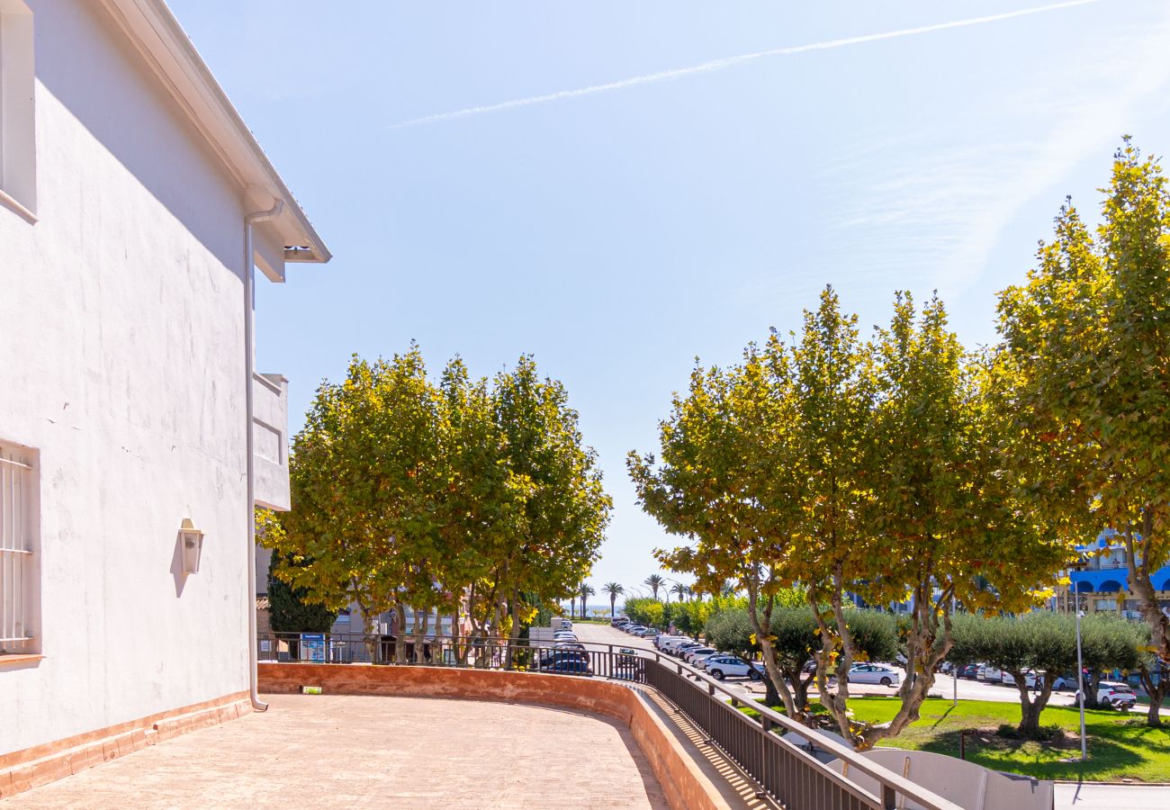 Апартаменты на Эмпуриабра / Empuriabrava - 8001-SANT MORI  Квартира рядом с пляжем
