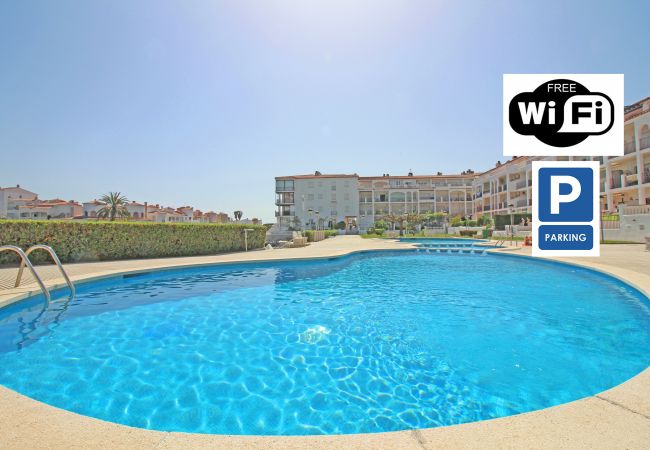 Апартаменты на Empuriabrava - 0136-SANT MAURICI Квартира с видом на канал и бассейном