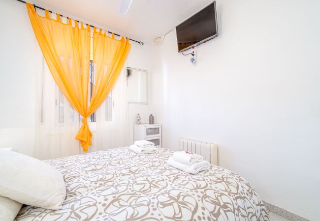 Апартаменты на Empuriabrava - 0136-SANT MAURICI Квартира с видом на канал и бассейном Апартаменты на Empuriabrava - 0136-SANT MAURICI Квартира с видом на канал и бассейном