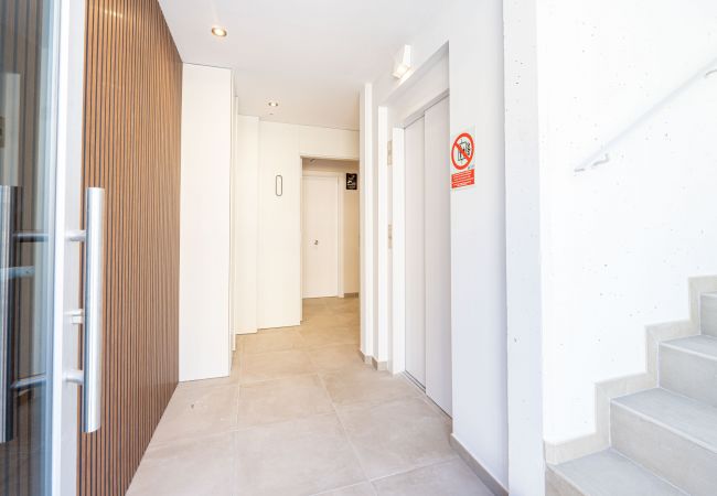 Апартаменты на Rosas / Roses - 2010-AV.PLATJA Квартира высокого класса с общим бассейном и парковкой Апартаменты на Rosas / Roses - 2010-AV.PLATJA Квартира высокого класса с общим бассейном и парковкой