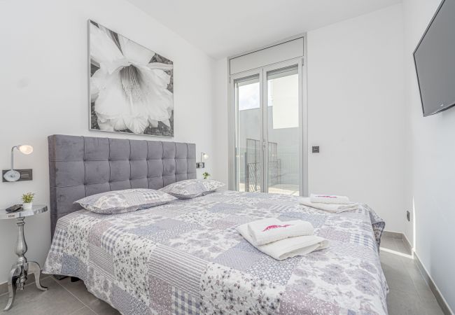 Апартаменты на Rosas / Roses - 2010-AV.PLATJA Квартира высокого класса с общим бассейном и парковкой Апартаменты на Rosas / Roses - 2010-AV.PLATJA Квартира высокого класса с общим бассейном и парковкой