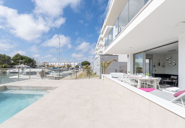 Апартаменты на Rosas / Roses - 2010-AV.PLATJA Квартира высокого класса с общим бассейном и парковкой Апартаменты на Rosas / Roses - 2010-AV.PLATJA Квартира высокого класса с общим бассейном и парковкой