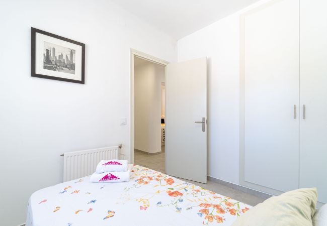 Вилла на Empuriabrava - 0100-LLOBREGAT Дом у канала с бассейном, причалом и студией Вилла на Empuriabrava - 0100-LLOBREGAT Дом у канала с бассейном, причалом и студией