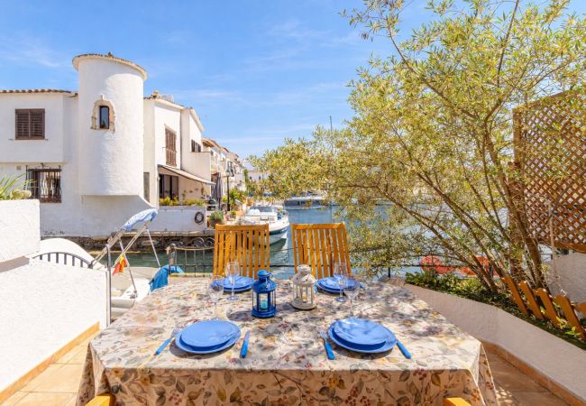 Вилла на Empuriabrava - 0151-ILLA CARTAGO Дом рыбака на канале