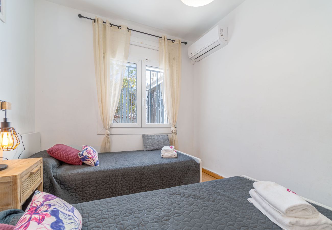 Вилла на Эмпуриабра / Empuriabrava - 0082-PANI Дом с 3 спальнями