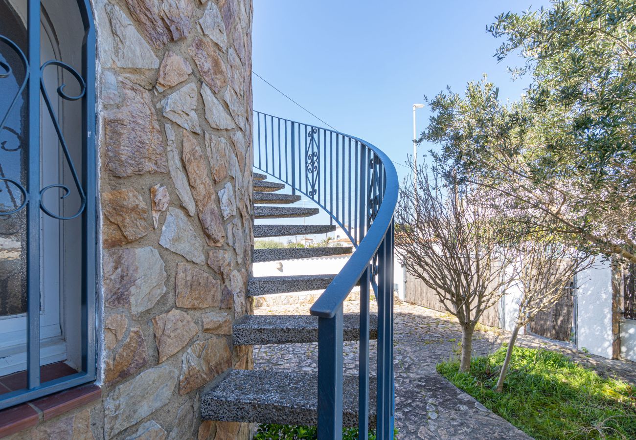 Вилла на Эмпуриабра / Empuriabrava - 0082-PANI Дом с 3 спальнями