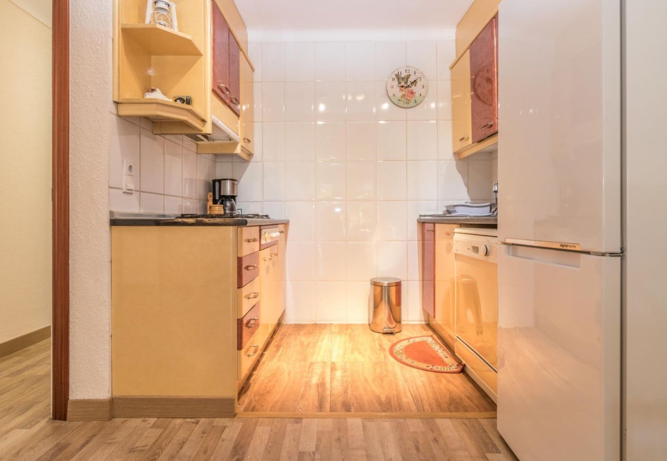 Вилла на Эмпуриабра / Empuriabrava - 0149-VALIRA Дом у канала с бассейном и причалом