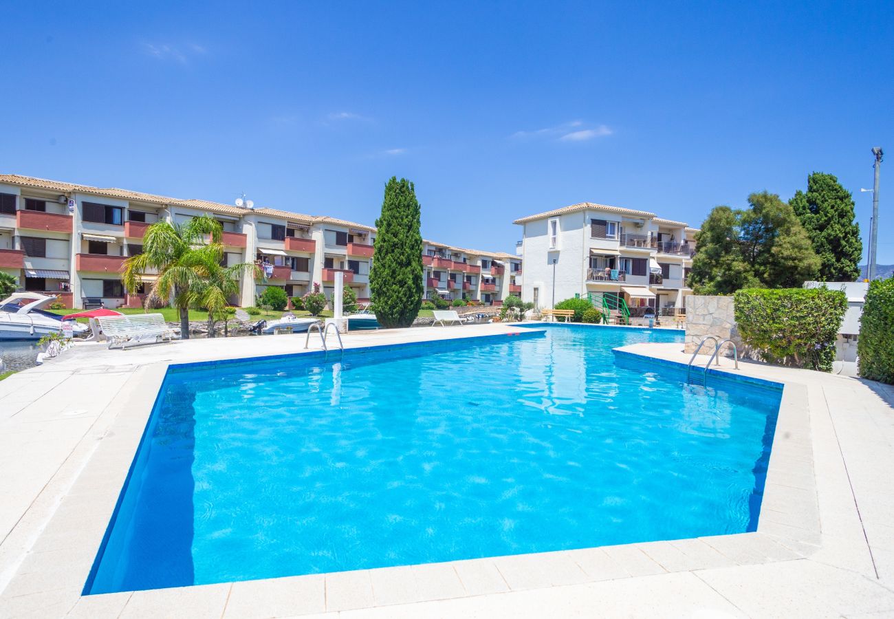 Апартаменты на Эмпуриабра / Empuriabrava - 0147-PORT SOTAVENT Квартира с видом на канал и бассейном