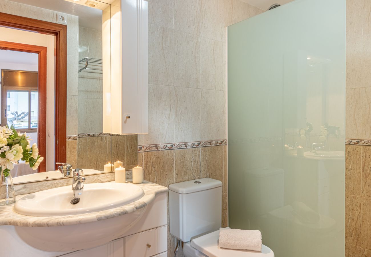 Апартаменты на Эмпуриабра / Empuriabrava - 0088-MIRABLAU Апартаменты с боковым видом на пляж