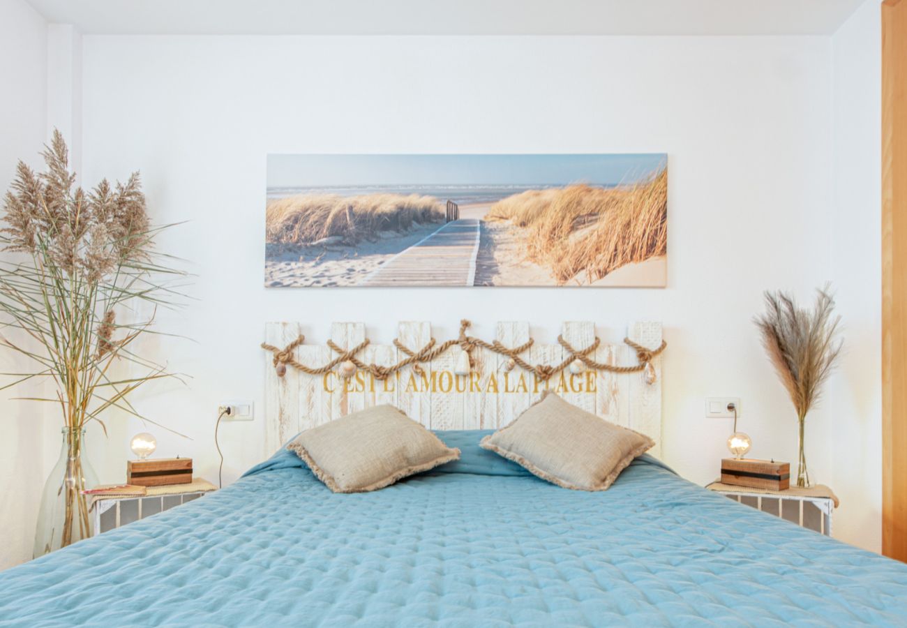 Апартаменты на Росас / Rosas - 2005-PORT CANIGO Апартаменты с общим бассейном и видом на канал 