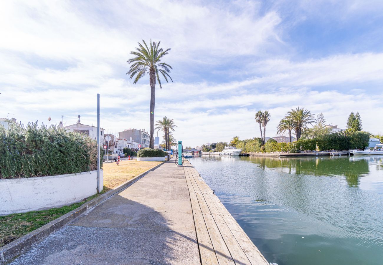 Апартаменты на Эмпуриабра / Empuriabrava - 0146-PATTAYA Квартира с видом на канал